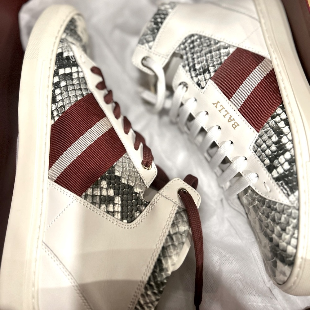 Authentic Ballys sneakers size 9.5 White and sheepskin